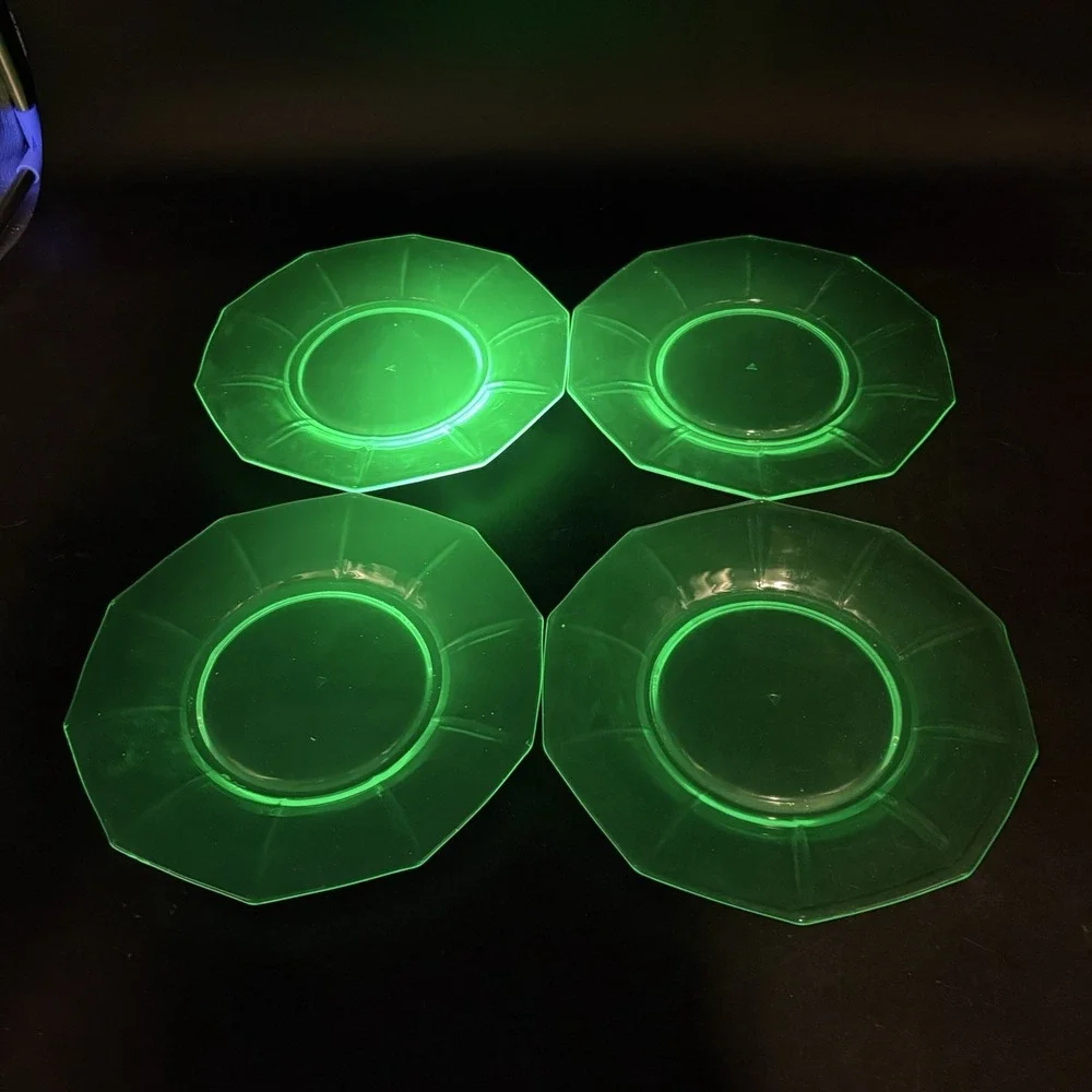 1930s Cambridge Glass Co. Decagon Uranium Depression Glass Plates, 8